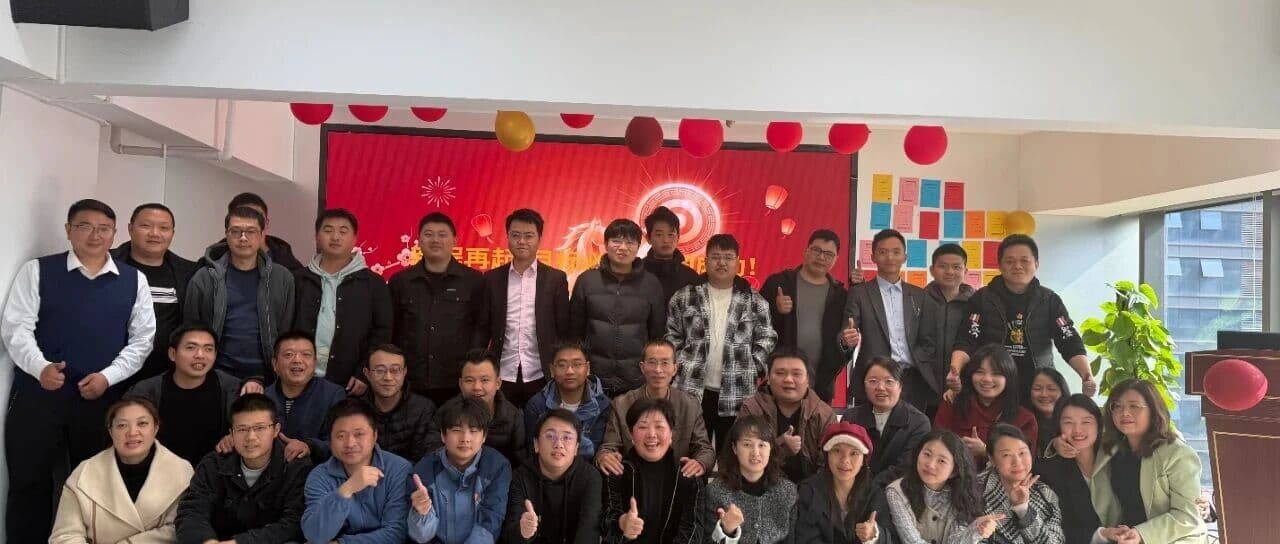 新力拓 2026 开工合影